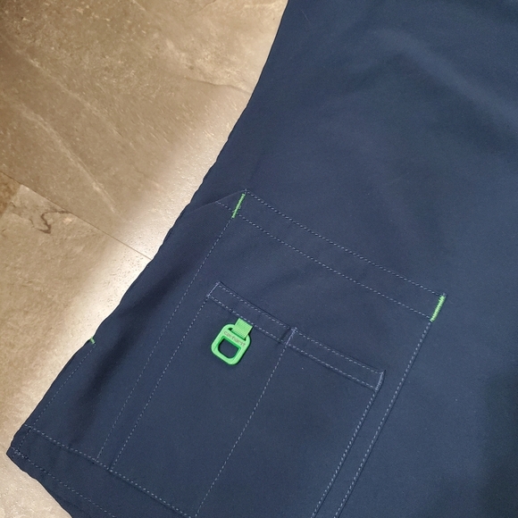 Carhartt Force Scrub Fitted Top. Dark Blue with Green Accents. Size L. - Picture 3 of 9